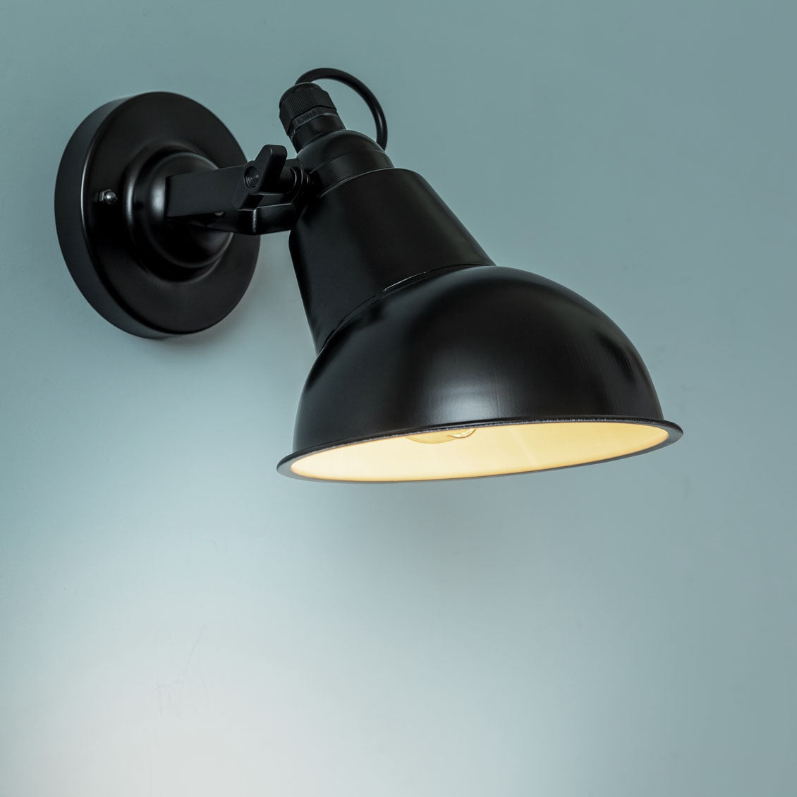 Applique en Métal Noir