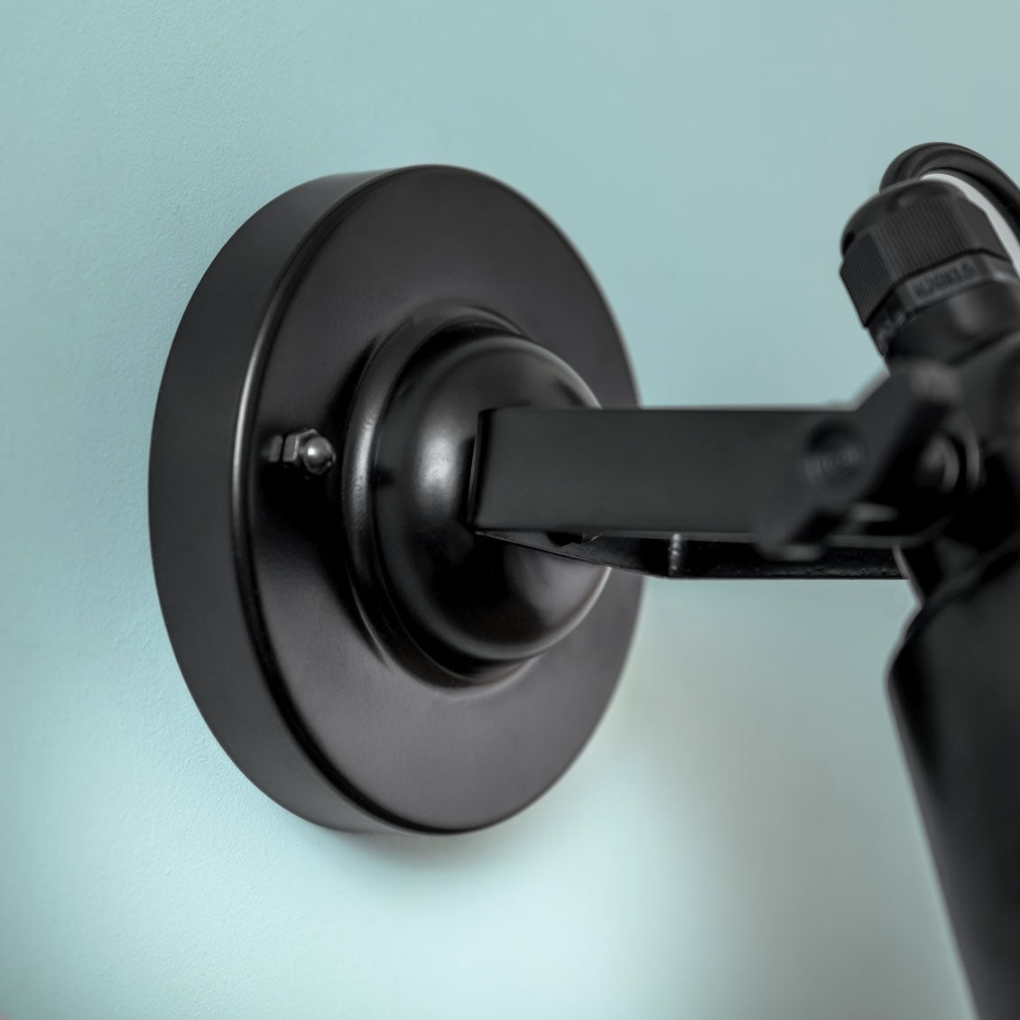 Applique en Métal Noir