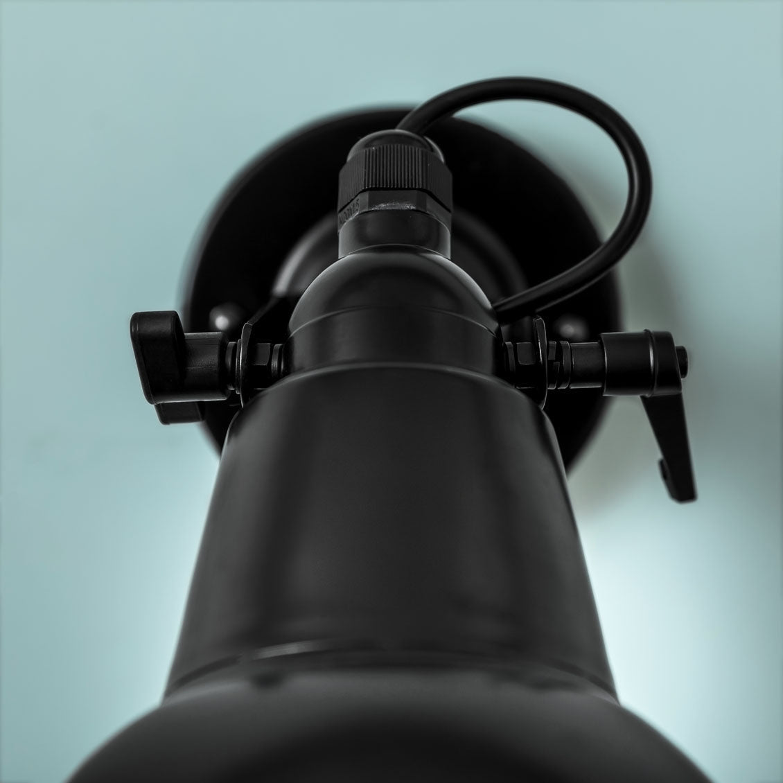 Applique en Métal Noir