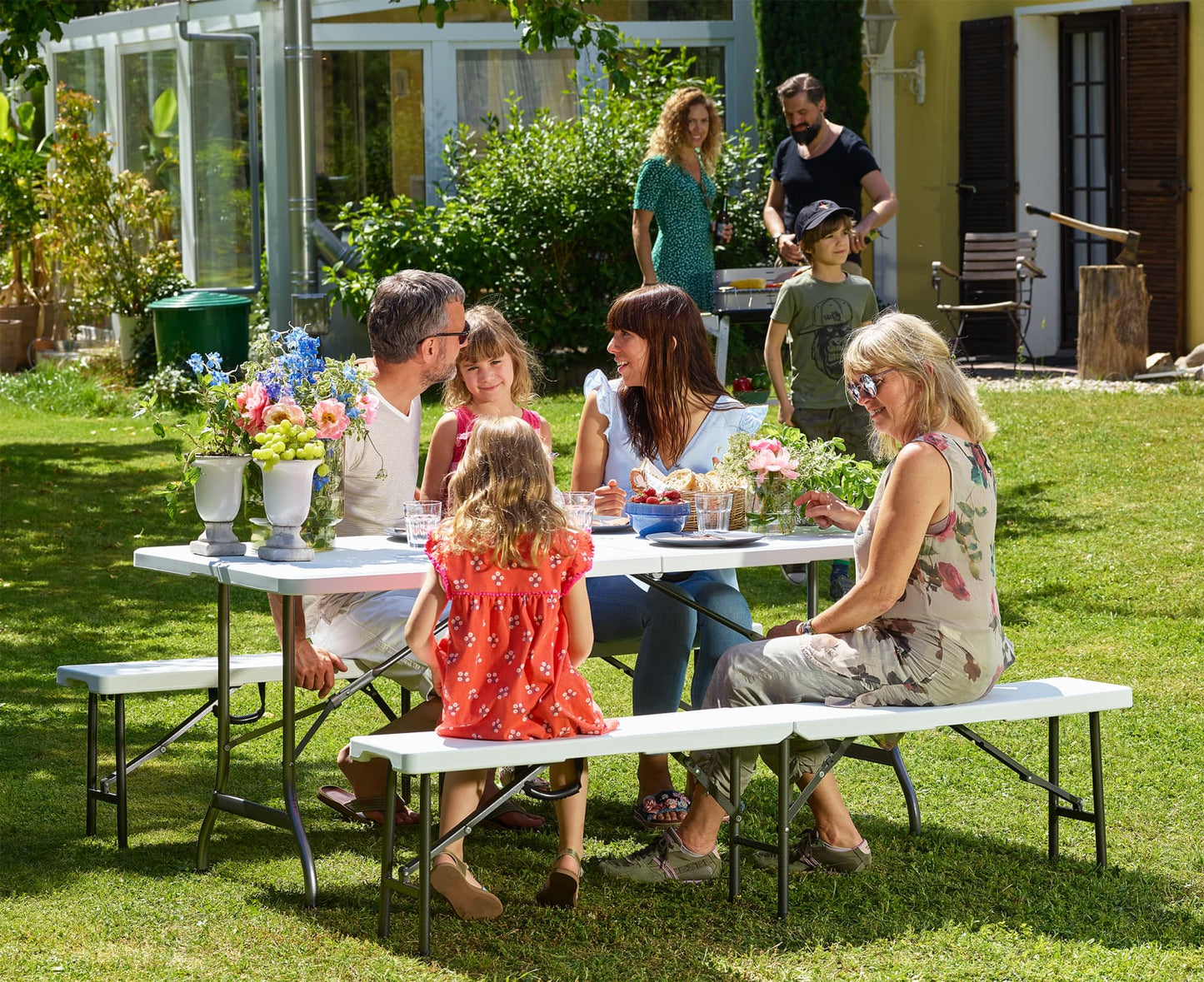 Table pliante et bancs blancs en plastique durable - 183 cm